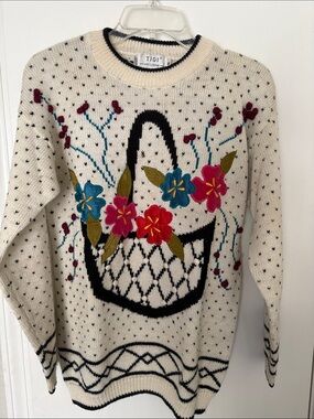 TIGI Cream Basket-Appliqué Crewneck Sweater with Blue and Red Flowers